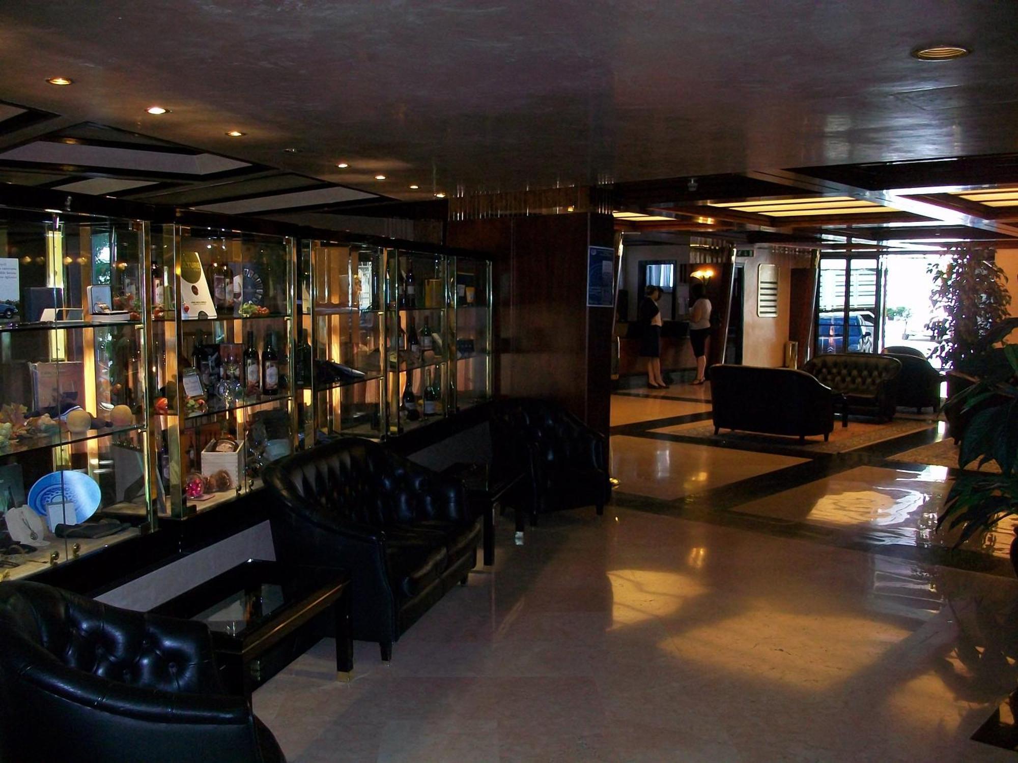 Grande Albergo Potenza Buitenkant foto