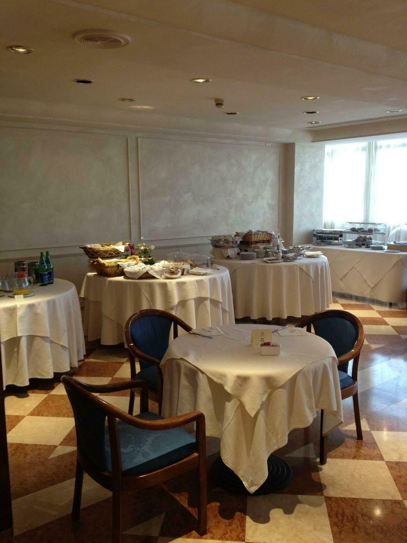 Grande Albergo Potenza Buitenkant foto
